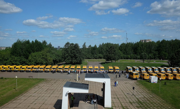 Школам в Кировской области купили 46 новых автобусов