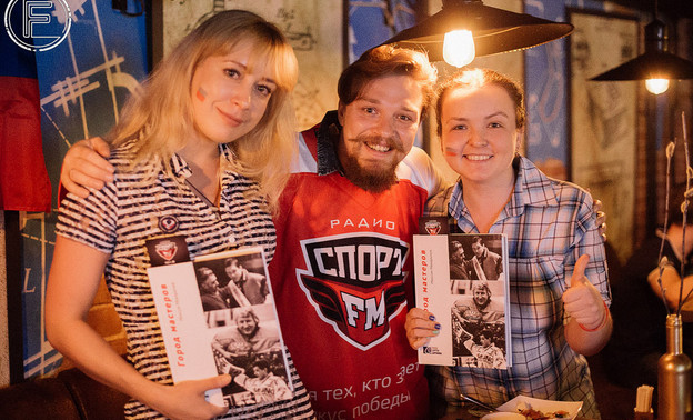 Болеем за наших в кафе - баре FABRIKA!