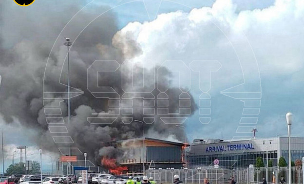 В Минеральных Водах горит аэропорт