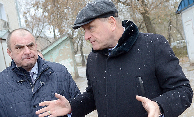 Игорь Васильев остался недоволен прогулкой по кировским дворам и подъездам