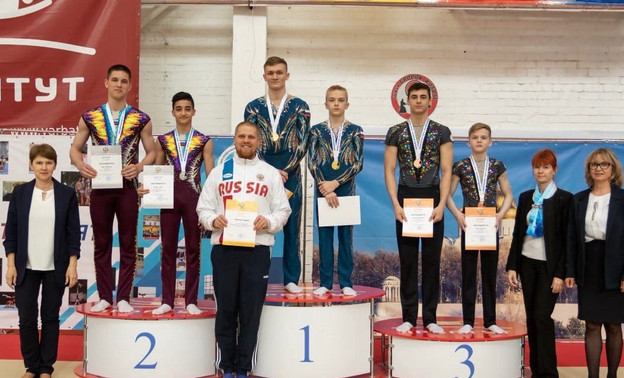Акробаты из Кирова заняли первое место на первенстве России