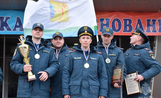 Кировские спасатели стали чемпионами на межрегиональных соревнованиях