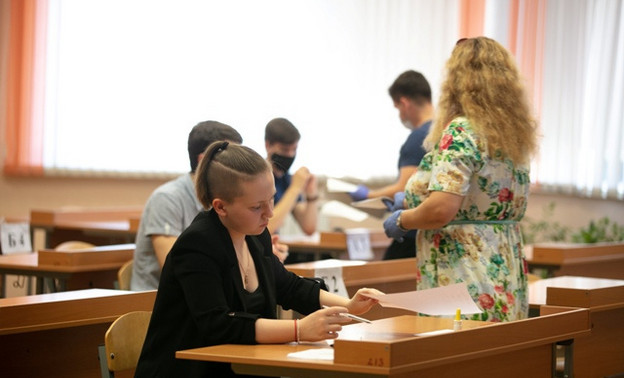 В России перенесли срок итогового сочинения для 11-х классов