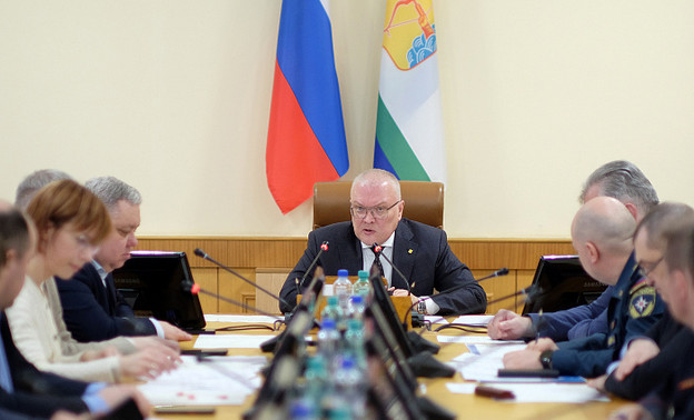Губернатор поручил обеспечить четкую работу служб в населенных пунктах за мостом через Молому