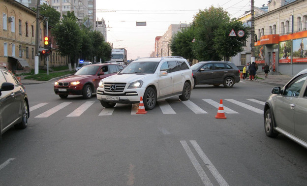 Кировчанка на «Мерседесе» сбила пенсионера на пешеходном переходе