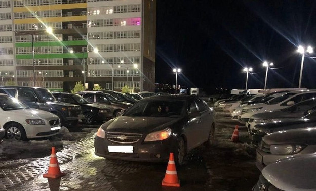 В Кирове трёхлетний ребёнок попал под колёса иномарки