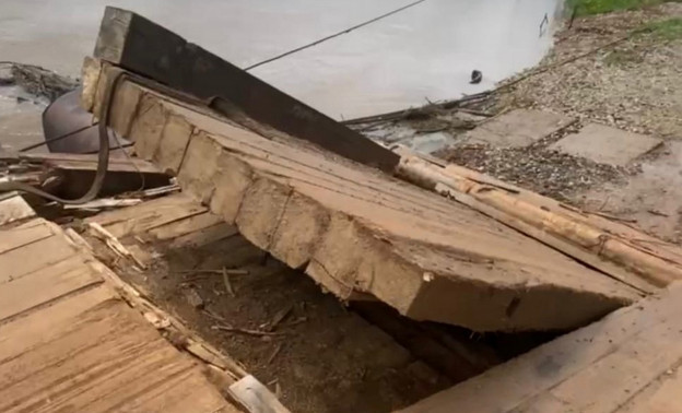 Жители Афанасьевского района предлагают построить вместо сломанной переправы дорогу и новый мост