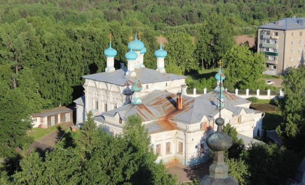 Небесные купола церкви в Слободском поменяют на типовые