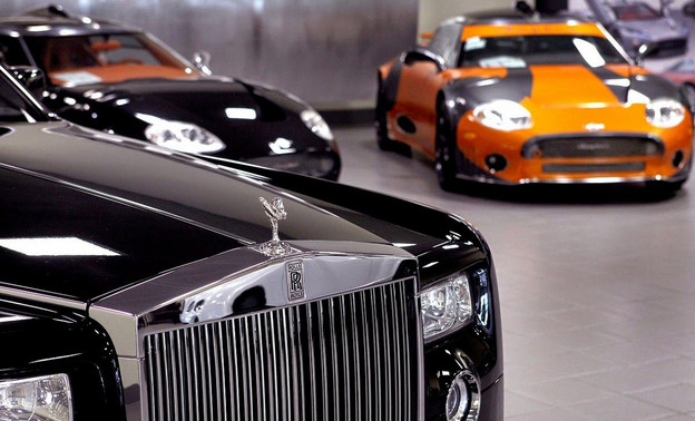 ФНС сообщила, за какие автомобили владельцы будут платить налог на роскошь