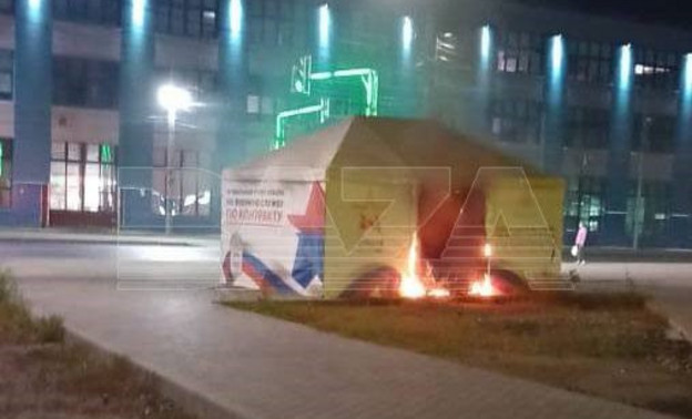 В Кирове на Лепсе мужчина поджёг палатку для службы по контракту