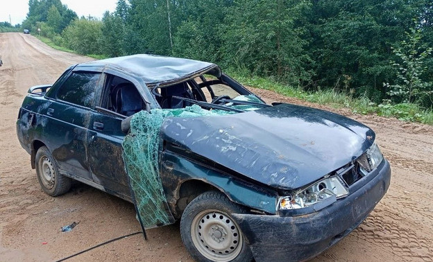 В Подосиновском районе перевернулся автомобиль ВАЗ-21102