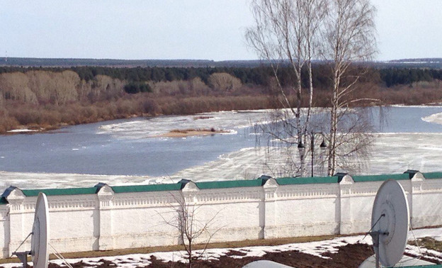 На Вятке в черте Кирова вскрылся лёд