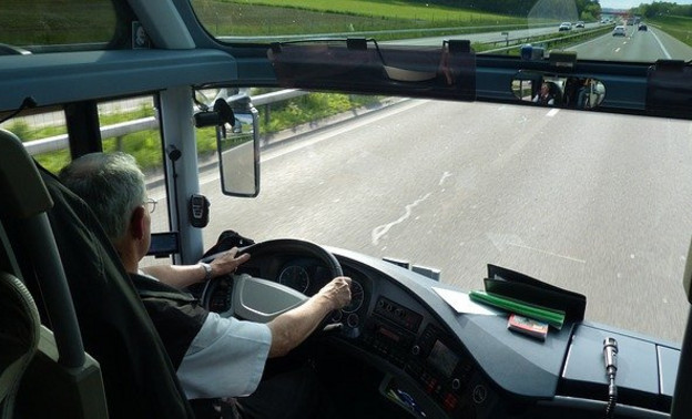 В Кирово-Чепецке водитель автобуса работал без прав