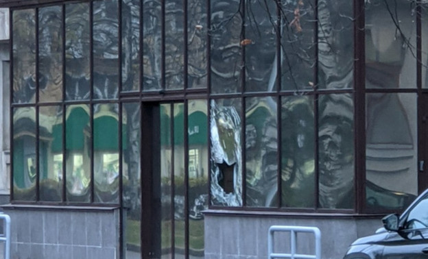 Кировчанин разбил стекло в здании правительства, требуя ремонта дороги