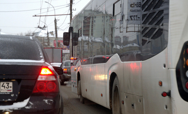На перекрёстке улиц Воровского и Сурикова выключились светофоры