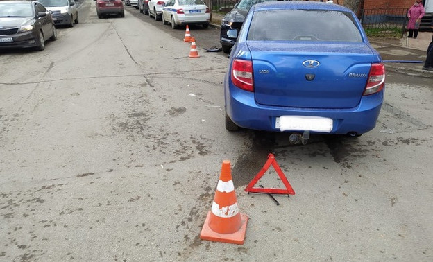 В Кирове после столкновения с автомобилем перевернулась иномарка