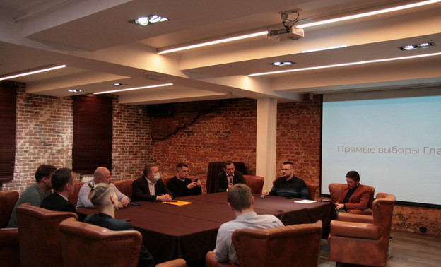 Глава города Елена Ковалёва не пришла на обсуждение по возвращению народных выборов мэра Кирова
