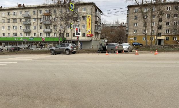 В Кирове 4 ноября случилось тройное ДТП. Есть пострадавший