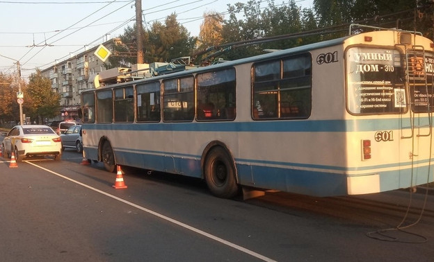 На Воровского троллейбус попал в тройное ДТП: есть пострадавшие