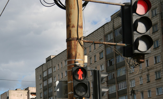 Сегодня, 14 октября, в Кирове не работает светофор на перекрёстке улиц Горького и Герцена