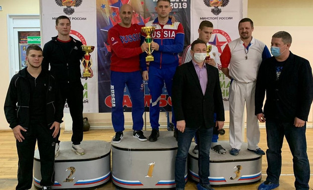 Кировские самбисты привезли 19 медалей с турнира из Вологды