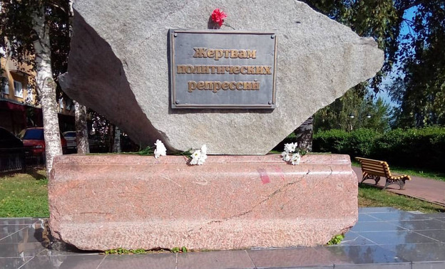 В день открытия памятника Дзержинскому в Кирове почтили память жертв красного террора
