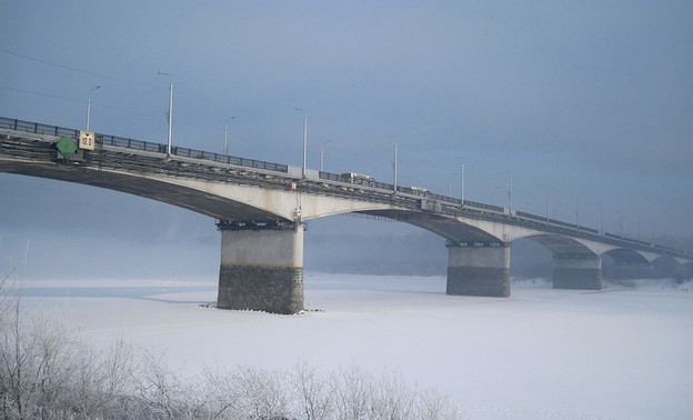Шульгин предложил запретить большегрузам ездить по старому мосту