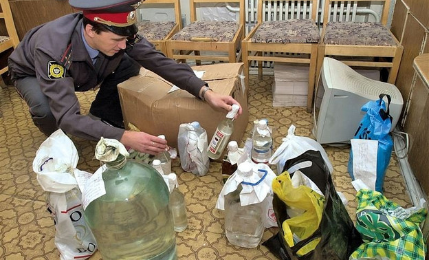 Житель Афанасьевского района продавал односельчанам ядовитый алкоголь