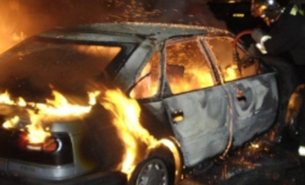 Вчера вечером в Кирове сгорел автомобиль