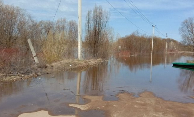 В Кирове из-за разлива Вятки подтопило четыре дороги