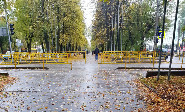 Московский специалист по транспорту рассказал, как обойтись без желтых заборов на Октябрьском проспекте