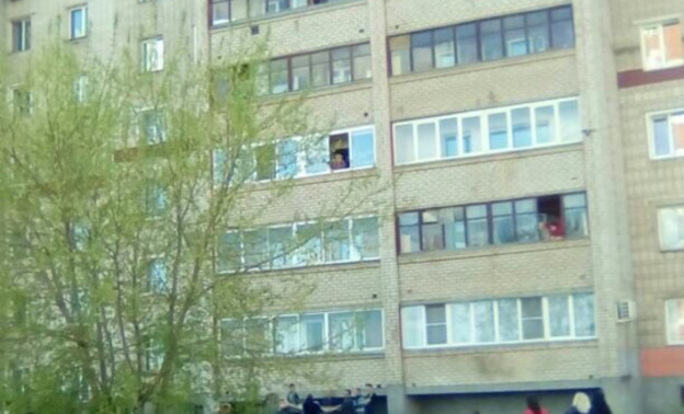 Следователи: мальчик, висевший полчаса на балконе шестого этажа, страдает психическим расстройством
