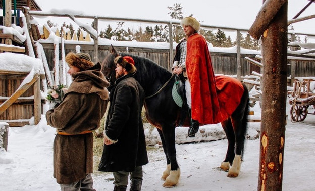 Кировчанин сделал своей девушке предложение верхом на коне