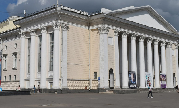 В Кирове 7 августа нельзя будет припарковаться у Драмтеатра