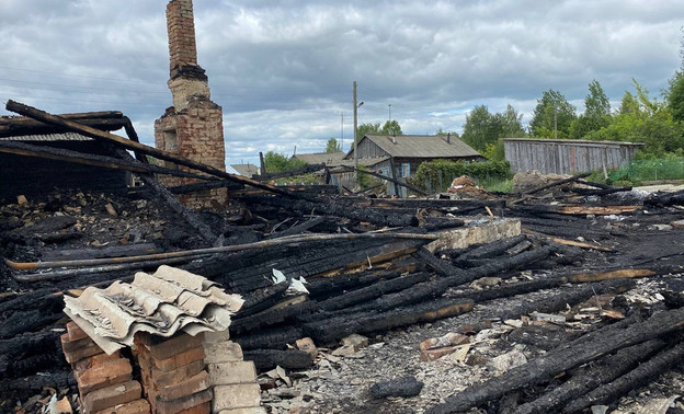 В Зуевском районе пожар унёс жизни двух человек
