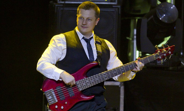 Кировскому бас-гитаристу группы «Любэ» сделали трепанацию черепа