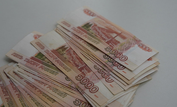 Размер минимального оклада в России хотят поднять до уровня МРОТ