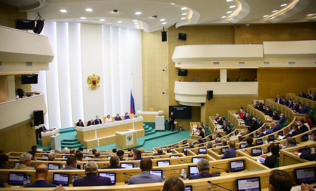 Сенаторы от Кировской области заработали на двоих 18,5 миллионов рублей