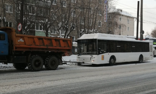 Новые городские автобусы в Кирове начали ломаться