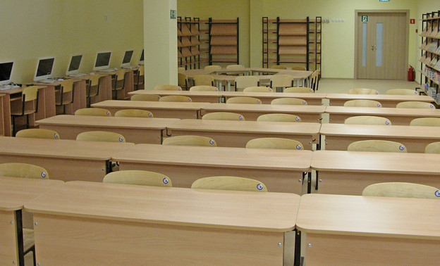 В кировской школе запретили вход для родителей