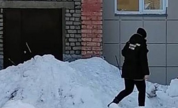 После падения снега на ребёнка в Кирове в отношении управляющей компании возбудили уголовное дело