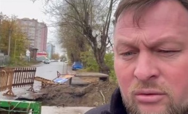 На улице Блюхера грунтовые воды размыли дорогу