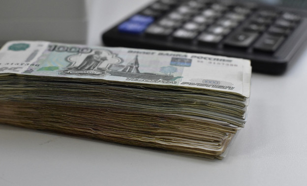 Десять категорий бюджетников в Кировской области получат повышенные зарплаты в феврале