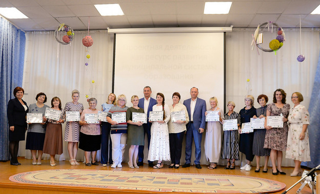 «Уралхим» поощрил педагогов за особые успехи в подготовке школьников к ЕГЭ