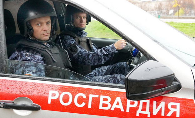 Пьяный дебошир в кирово-чепецком баре ранил девушку двумя бутылками