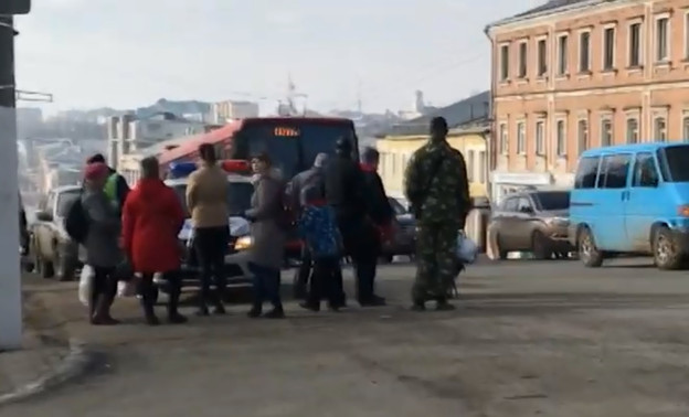 В центре Кирова снова обстреляли автобус с пассажирами