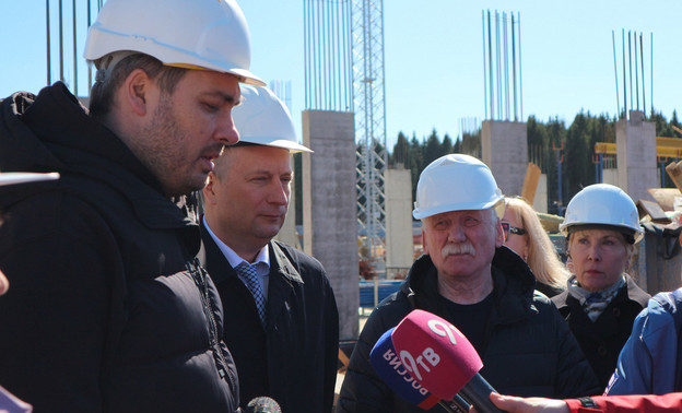 Сдать в срок нереально: в Кирове проверили ход строительства трёх школ