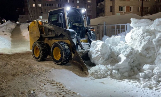 Глава администрации Вячеслав Симаков поручил увеличить темпы вывоза снега
