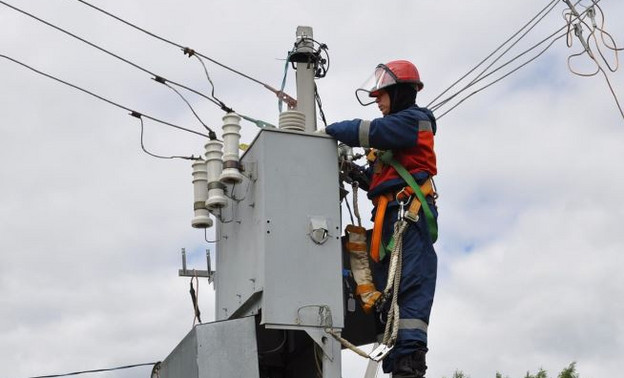 Во всех районах Кировской области восстановили нарушенное из-за грозы электричество