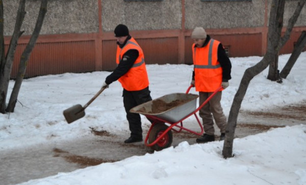 Кировские УК будут штрафовать за некачественную уборку дворов от снега